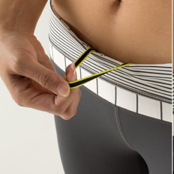 Lululemon Run: Inspire Crop II Size 6 - Picture 3 of 12